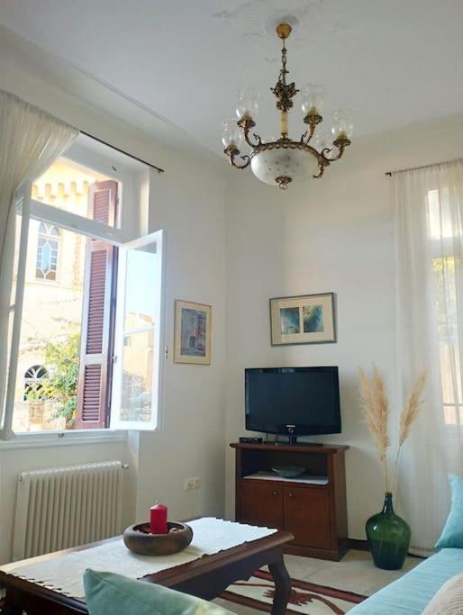 Calliope'S Neoclassical Home In The Heart Of Plaka Athens Exterior photo